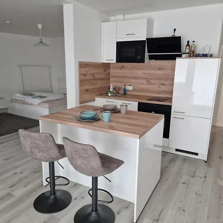 Zentrale Lage In Der Naehe Von Der Uni ,neumarkt Und Messe Nur 5 Stationen Cologne