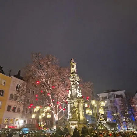 Zentrale Lage In Der Naehe Von Der Uni ,neumarkt Und Messe Nur 5 Stationen קלן