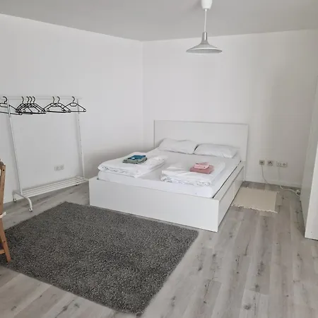 Zentrale Lage In Der Naehe Von Der Uni ,neumarkt Und Messe Nur 5 Stationen Cologne