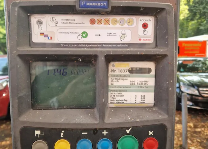 Zentrale Lage In Der Naehe Von Der Uni ,neumarkt Und Messe Nur 5 Stationen *