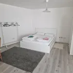 Zentrale Lage In Der Naehe Von Der Uni ,neumarkt Und Messe Nur 5 Stationen Cologne