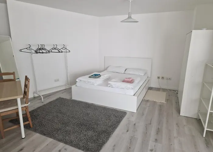 Zentrale Lage In Der Naehe Von Der Uni ,neumarkt Und Messe Nur 5 Stationen Cologne