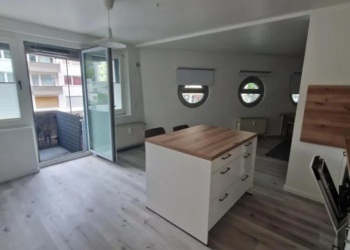 Apartment Zentrale Lage In Der Naehe Von Der Uni ,neumarkt Und Messe Nur 5 Stationen Cologne