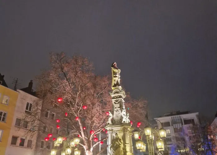 Zentrale Lage In Der Naehe Von Der Uni ,neumarkt Und Messe Nur 5 Stationen Cologne